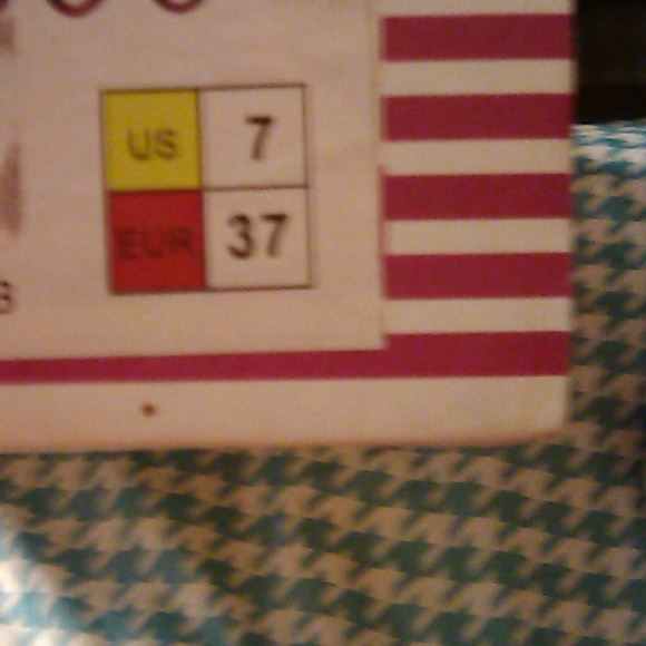 Flats - Picture 5 of 5